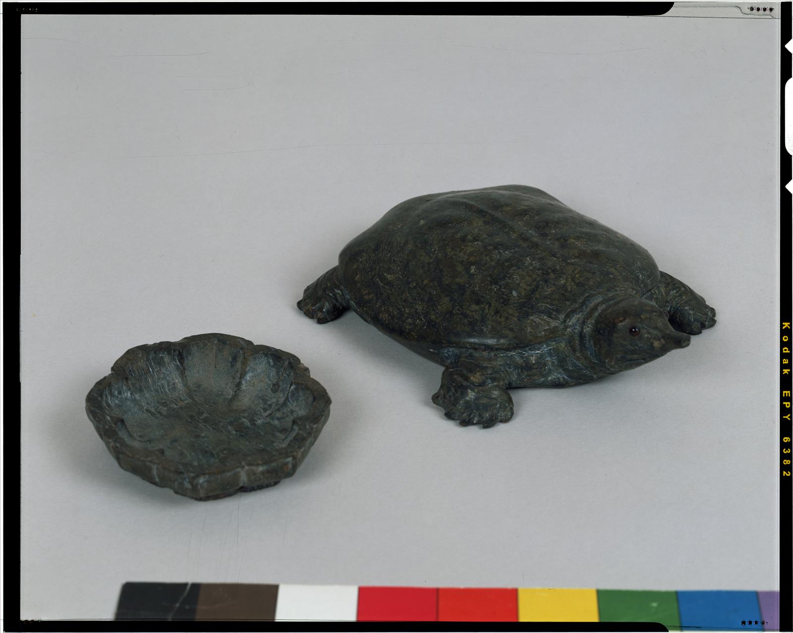 青斑石鼈合子 - 正倉院