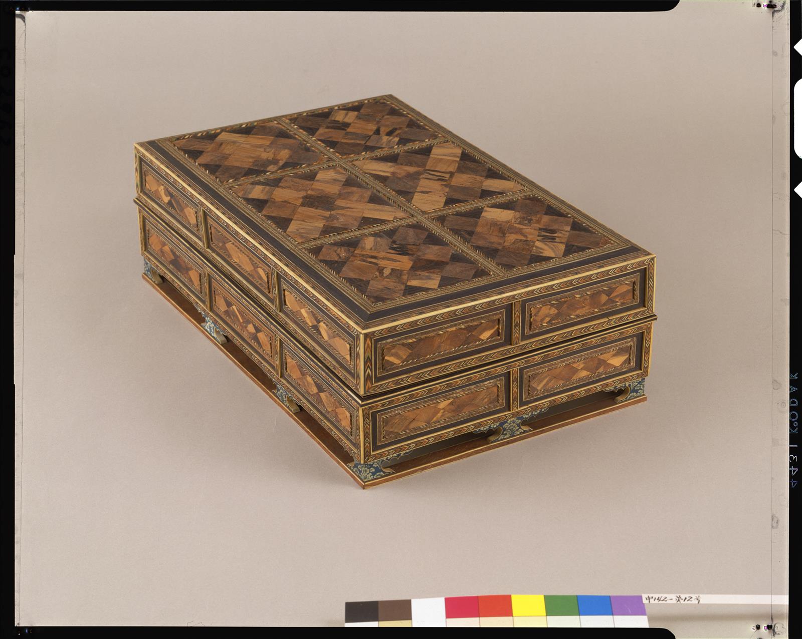 未使用良品箱入り中国ヴィンテージ 豪華大型団扇細密画、黒檀、香木 